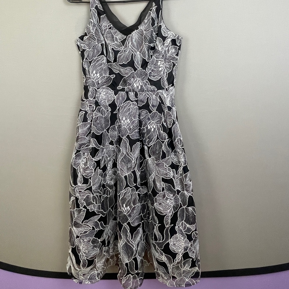 WhiteHouse BlackMarket dress, only worn once!! Size 2